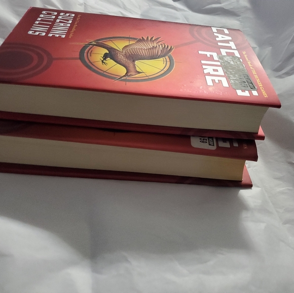 : 2 catching fire hunger games books by Suzanne Collins hard cover book club - Picture 3 of 9